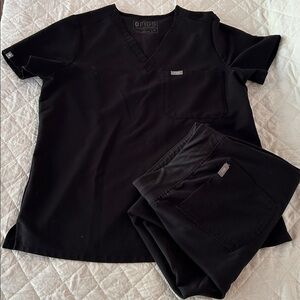 Figs Black Scrub Set